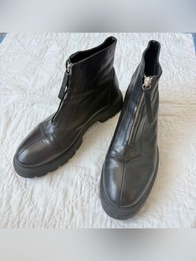 Matisse Margot Black Leather Front Zip Lug Sole Ankle Boot Sz 10